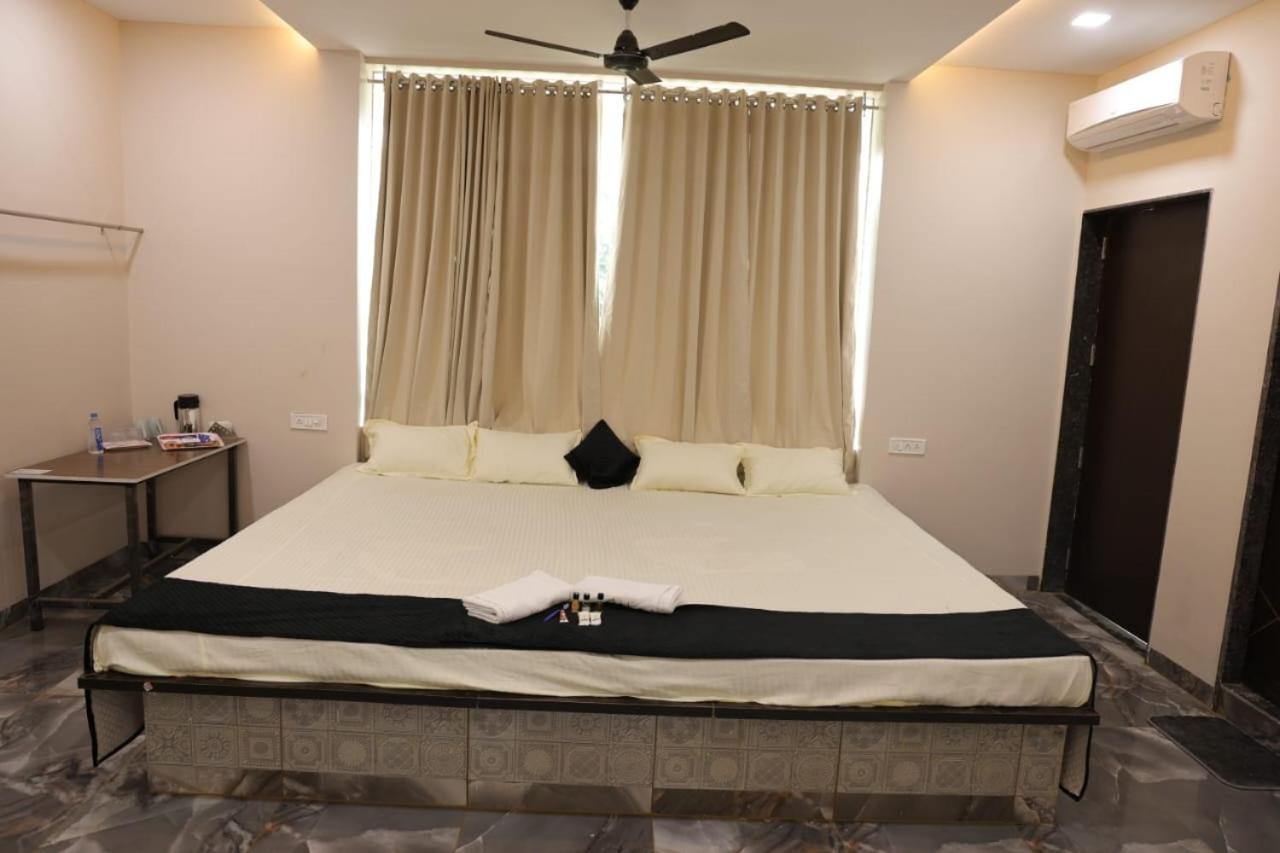 Navkar Palace Hotel & Resort, Sanawad Exteriér fotografie